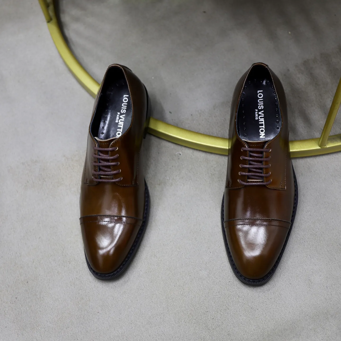 Ex-factory price: 500💰🙅‍♂️🙅‍♂️🙅‍♂️ Brand: LV Louis Vuitton Standard code: Men's size 38-44 (45 can be customized) Grade: Same style as the official website Original order quality Material: Original cowhide surface Comfortable cowhide lining Original outsole Style category: Men's fashionable casual leather shoes Distinguished big-name luxury elements Top luxury Color: actual picture color